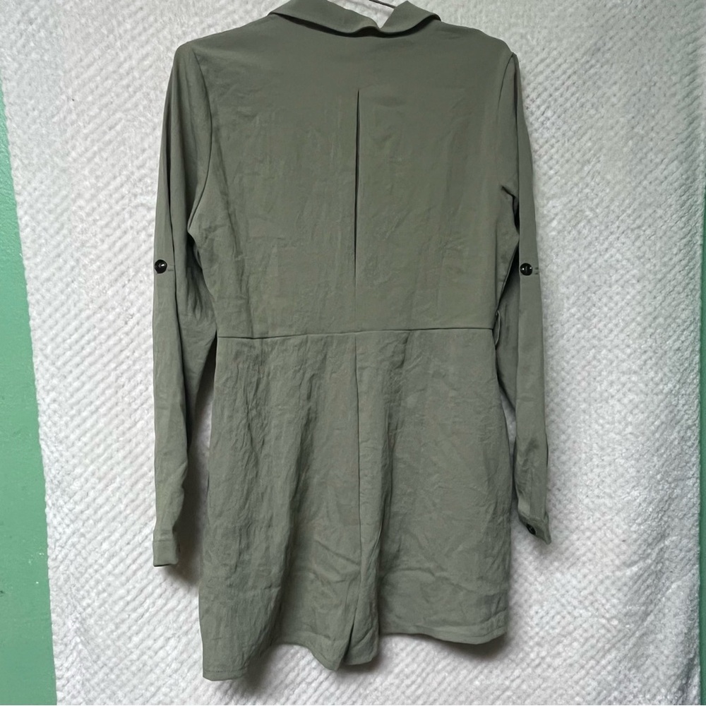 Entro Sage Green Romper with Long Sleeves and Collar Zip Up Size Small NWT - Picture 5 of 7